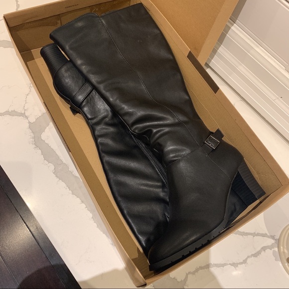 (Hudson Bay) Knee High Boots - Picture 4 of 4